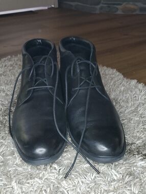 Clarks Men’s Black Leather Chukka Boots